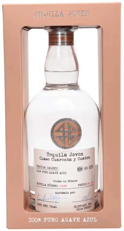 CLASE CUARENTA Y CUATRO TEQUILA JOVEN 750ML