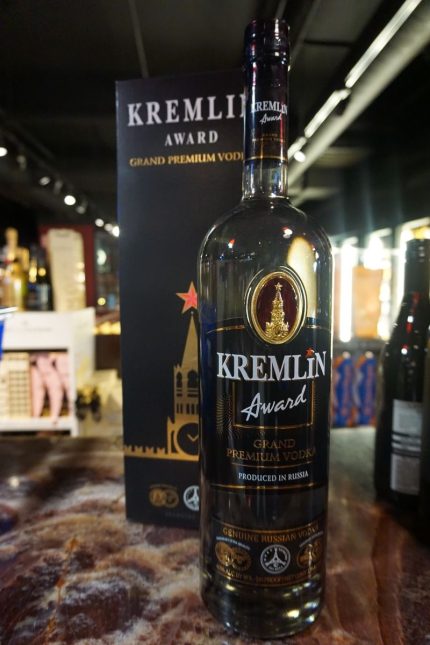 KREMLIN AWARD VODKA GRAND PREMIUM RUSSIAN 1.75LI